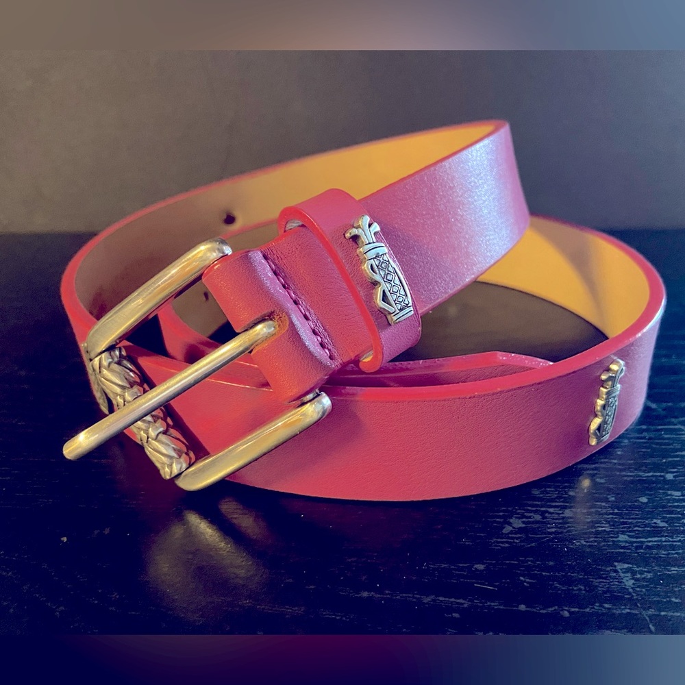 NWOT Golf lovers Leather belt w/ Silver Buckle & Metal Golf Clubs.Made in Canada